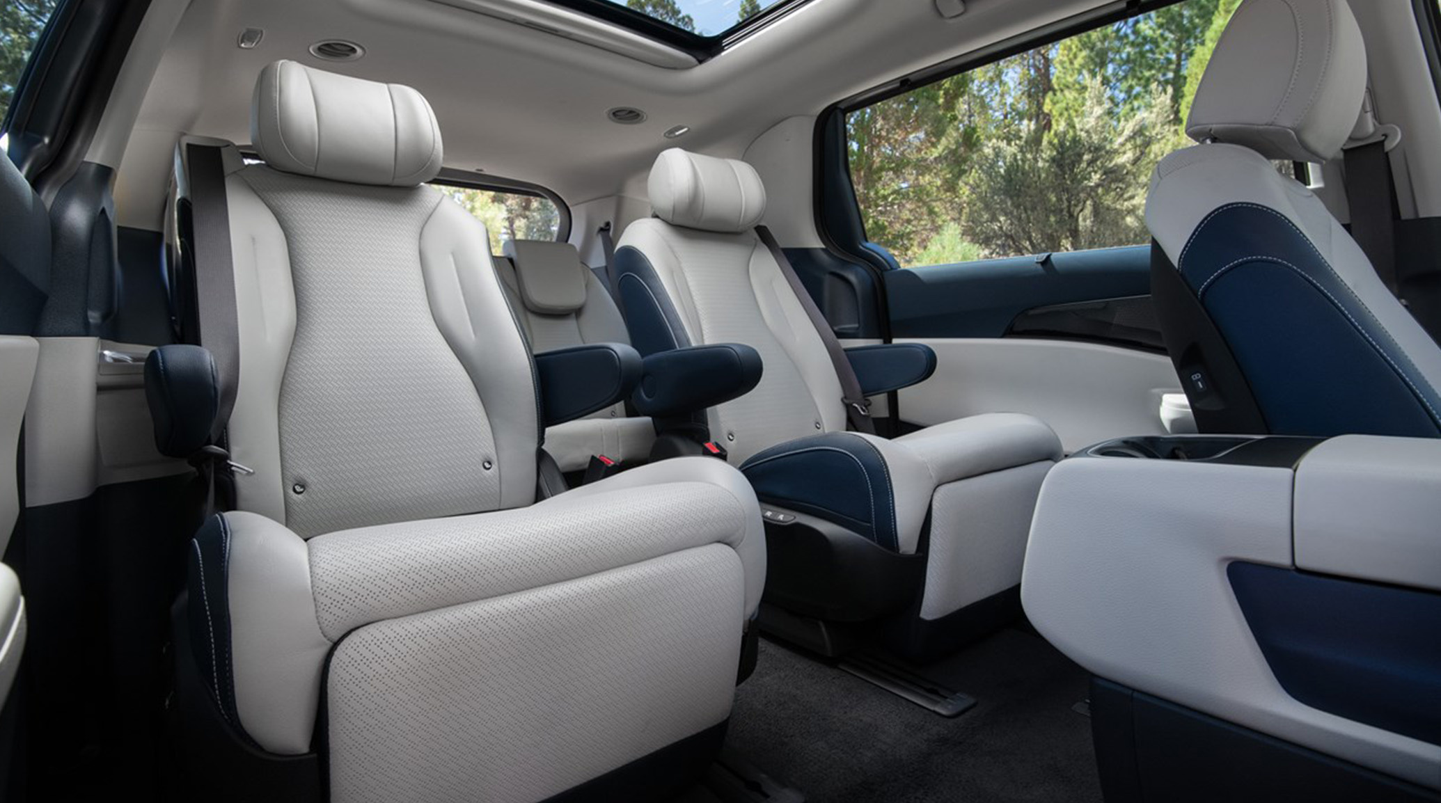 2025 Kia Carnival second-row reclining seats, three-quarter view