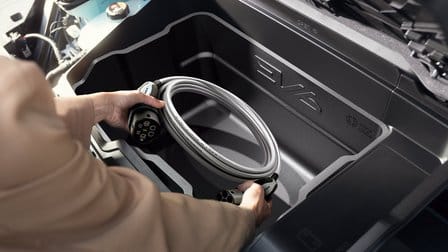 Vanička prednej časti kufra