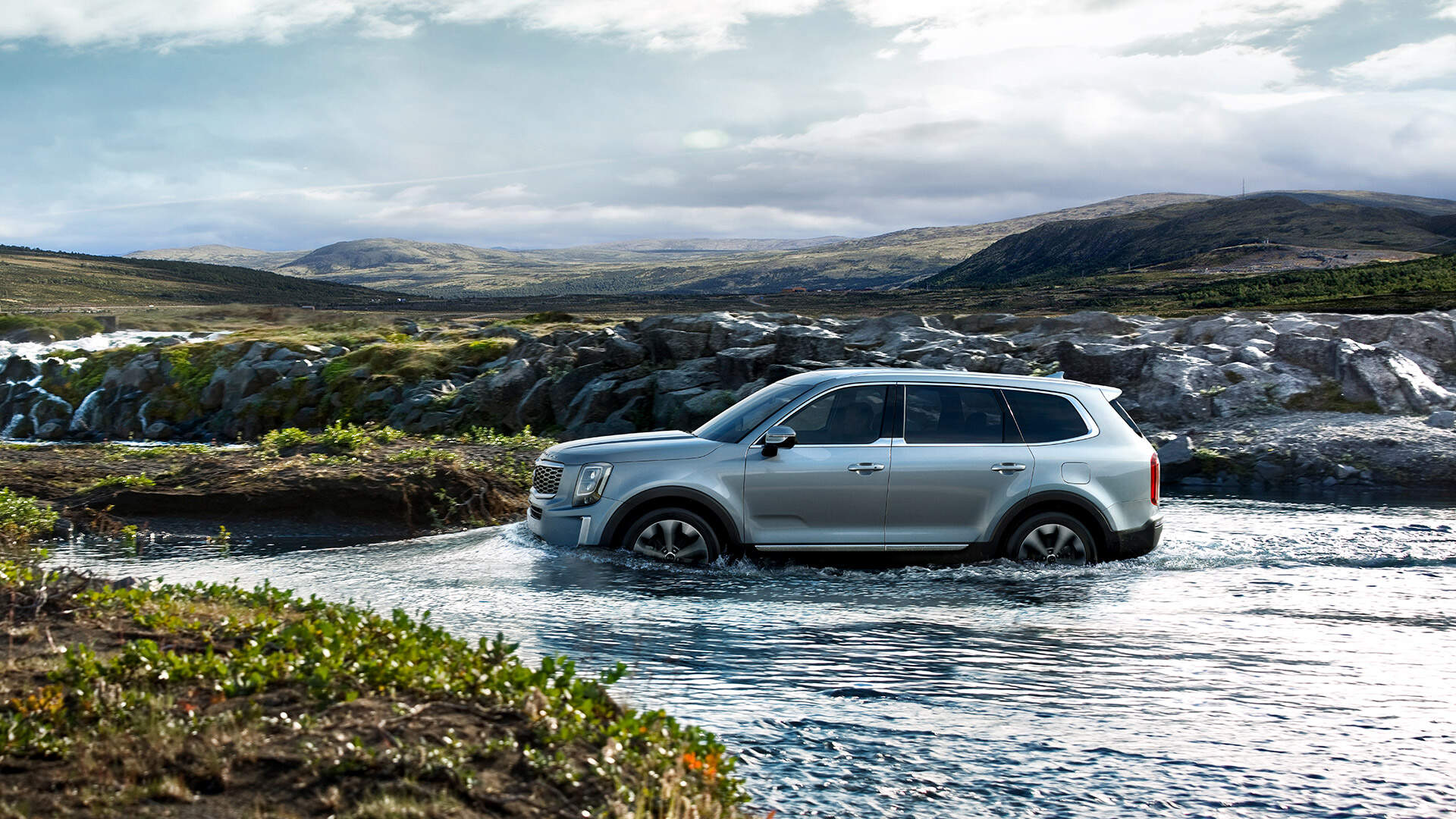 The Kia Telluride stuck in a river