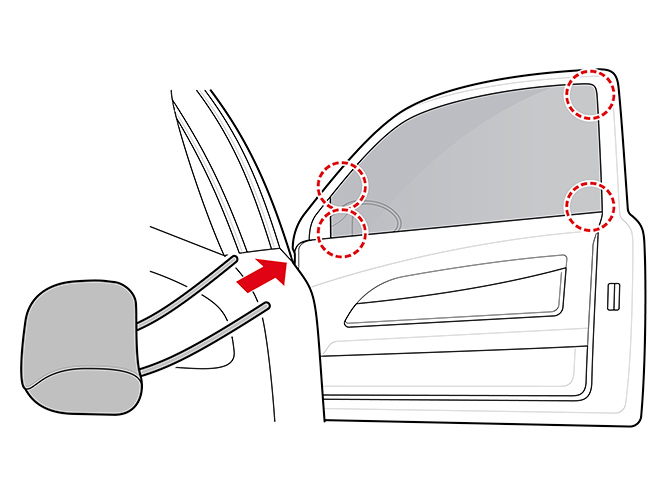 ภาพประกอบแสดงจุดที่ต้องทุบพนักพิงศีรษะเพื่อพังกระจกรถ